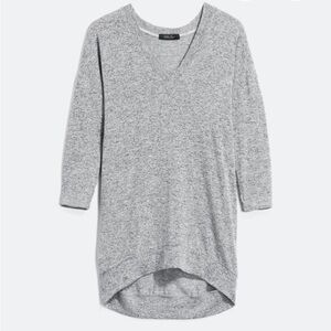 Laila Jayde - Carlique 3/4 Sleeve Raw Edge Neckline Knit Top XL | Light Grey